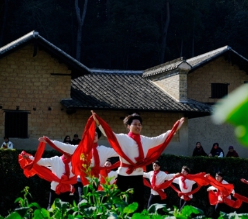 组图丨韶山：“最忆韶山冲”场外惹人爱