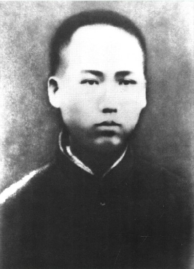 1913年，在湖南省立第四师范学校求学时的毛泽东。.jpg