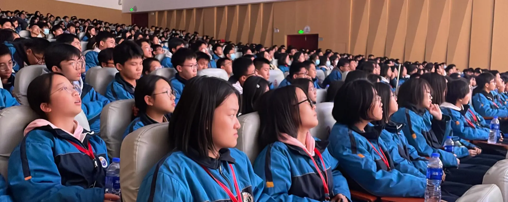 长郡自贸临空高级中学