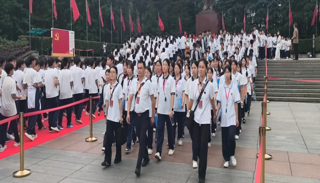 溆浦县凯文高级中学