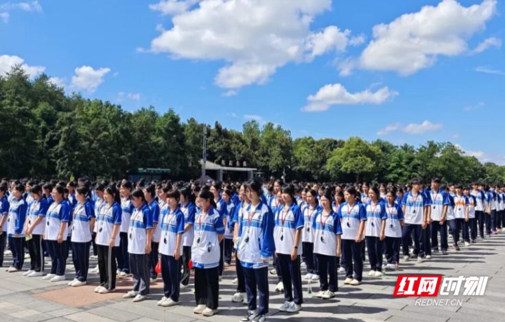 怀化市新晃恒雅高级中学开展“我的韶山行”红色研学活动