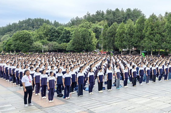行走的“开学第一课”！永州市本级高中生开展“我的韶山行”红色研学活动